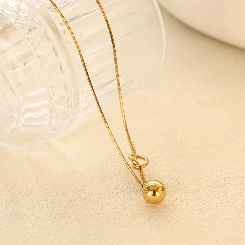 Colar Esfera Nodo Elegante