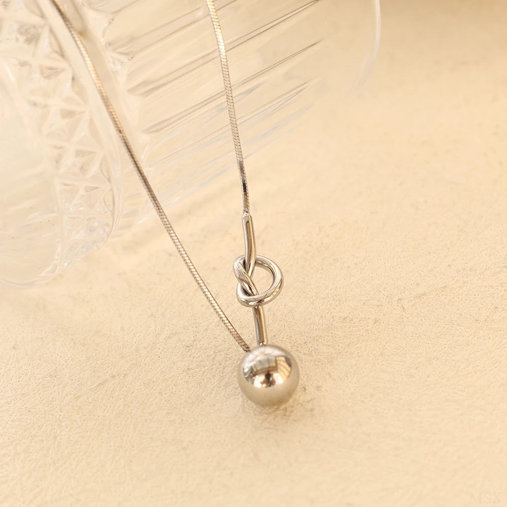 Colar Esfera Nodo Elegante
